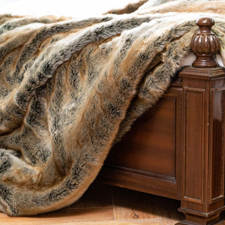 Lutetia Super Soft Fuzzy Thick Throw Blanket | 3CARATS