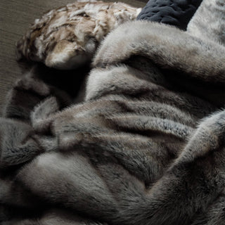 Luxury Soft Faux Fox Fur Blanket | Eco-Friendly 3CARATS